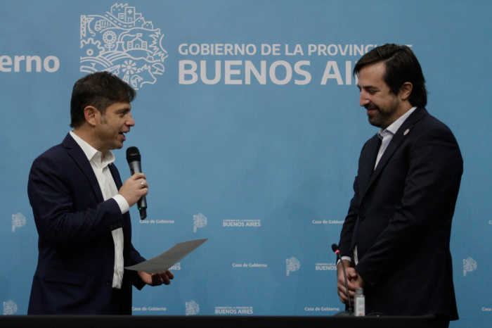 El Gobernador tomó juramento al nuevo Ministro.