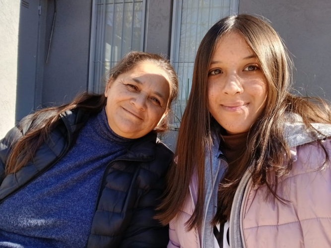 Lucía y su hija Luján, su gran compañera en el tratamiento.