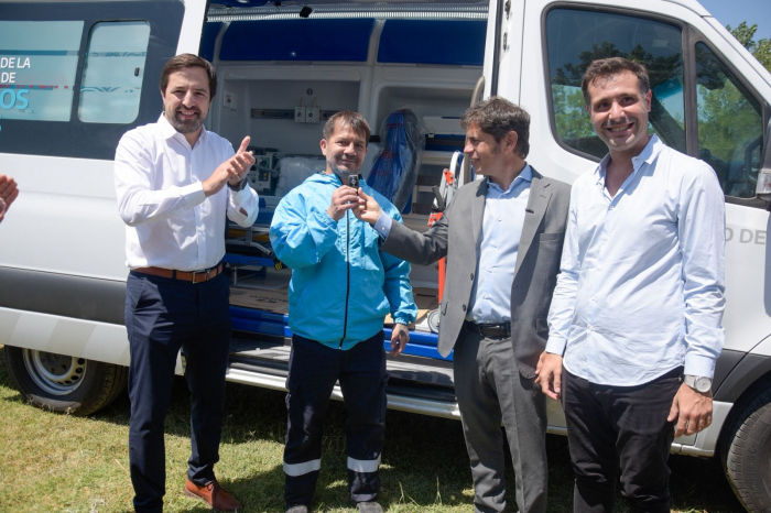 Kicillof y Kreplak entregaron una ambulancia en Salto