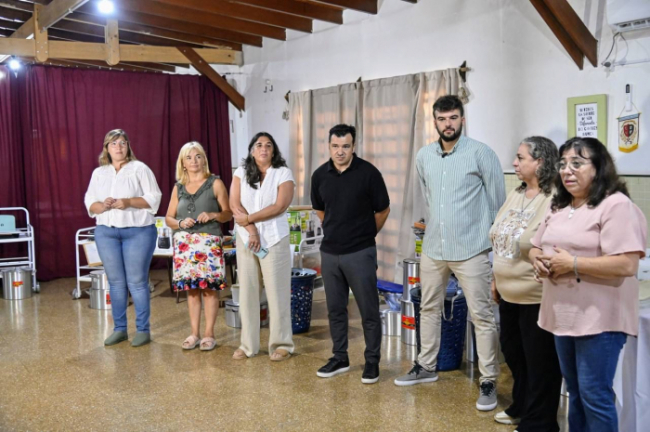 Mediante la entrega de equipamiento 