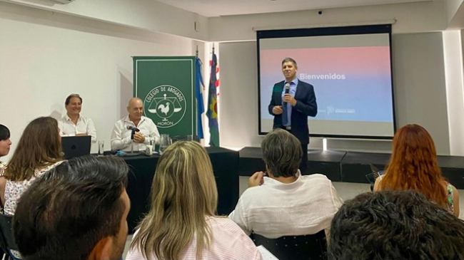 Martín D. Benítez da la bienvenida