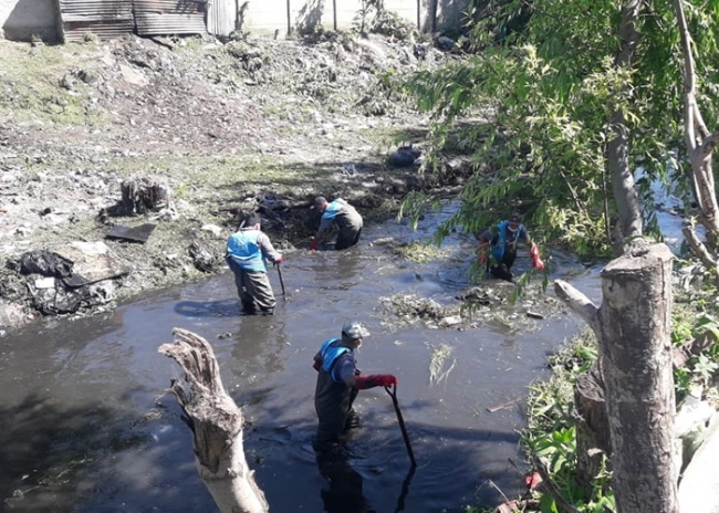 Operativo de limpieza de arroyos en Quilmes