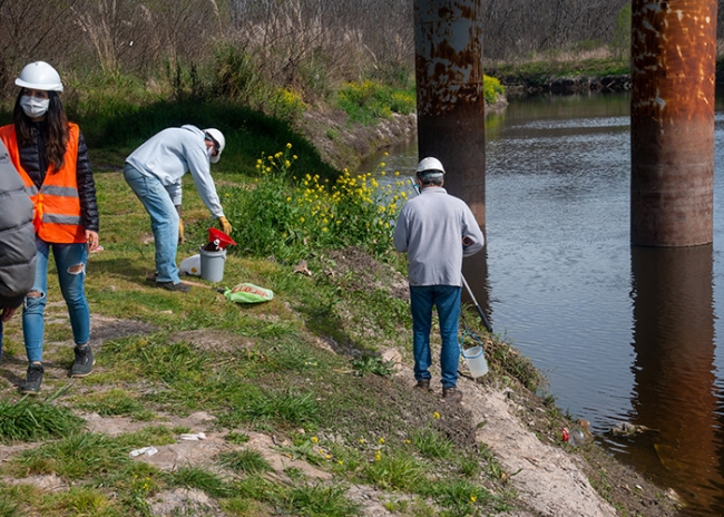Trabajos de Monitoreo hídrico y de sedimentos en el Río Luján