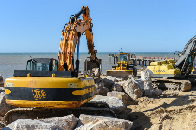 Avanzan las obras de la defensa costera en Pehuen Co