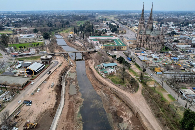 Katopodis recorrió las obras de ampliación del cauce del Río Luján