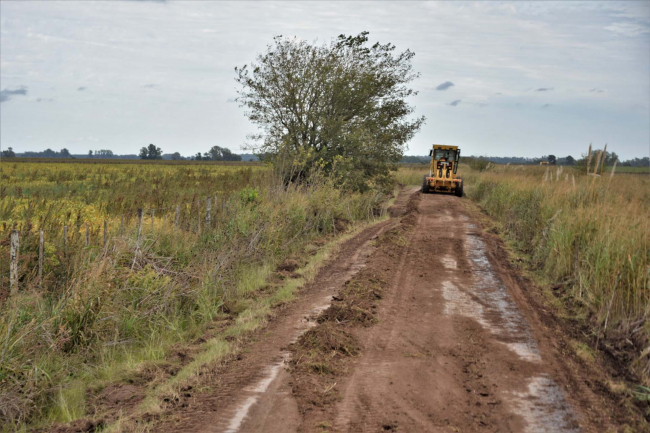 Avanzan las obras para mejorar caminos rurales en Luján