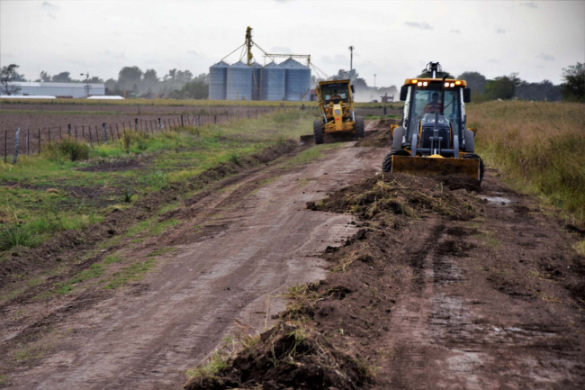 Avanzan las obras para mejorar caminos rurales en Luján