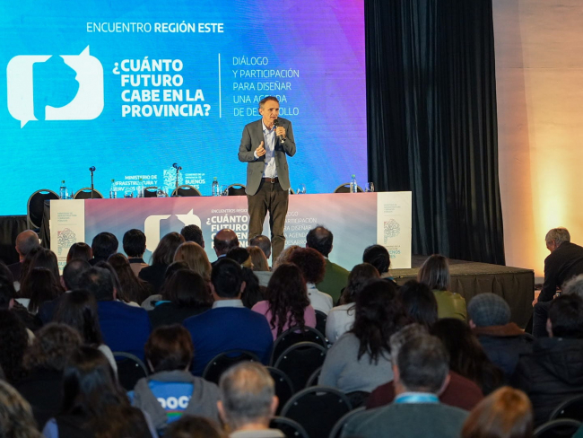 Katopodis convocó a distintos actores a debatir el desarrollo de la región este