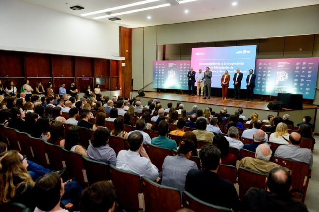 Reconocimiento a ex ministros