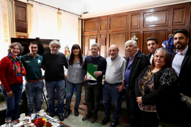 El ministro Correa, junto a Hugo Moyano, participó de la