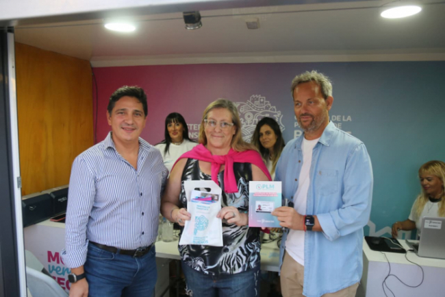 Marinucci y Arranz en la entrega de Pases Libres Multimodales.