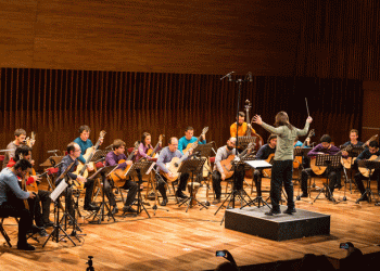 La Camerata Argentina de Guitarras se presenta en la Sala Piazzolla