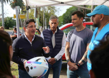 Marinucci, García y Feijoo con vecinos rodriguenses.