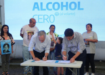 Marinucci y Arteaga en Hudson junto a Galmarini y familiares de víctimas viales.