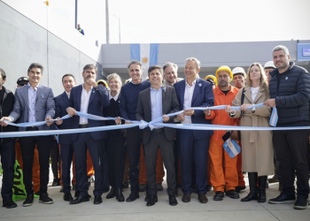 Kicillof inauguró el nuevo viaducto "Papa Francisco" en la Ruta Provincial N°4