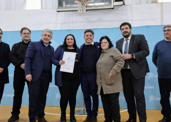 El Gobernador durante el acto de entrega de 1.331 escrituras.