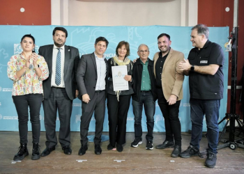 Kicillof entregó escrituras a familias de General Arenales y Rojas