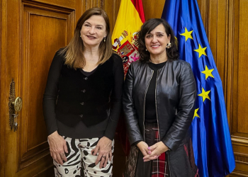 Estela Díaz y María Guijarro Ceballos, secretaria de Estado del Ministerio de Igualdad de España.