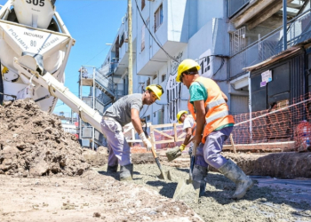 Continúan el mejoramiento de monoblocks en el barrio Presidente Sarmiento