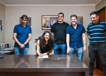 Barrios, Bianco y Angueira firmaron contratos para reactivar el Centro de Desarrollo Infantil en el barrio La Loma