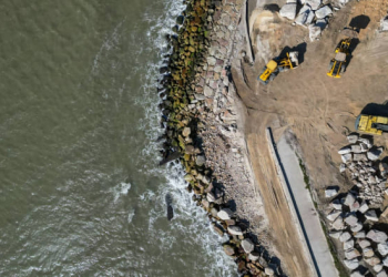 Avanzan las obras de la defensa costera en Pehuen Co