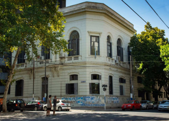 Escuela de Gobierno "Floreal Ferrara".