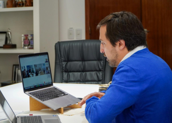 El ministro en diálogo con las autoridades sanitarias de Brasil.