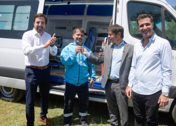 Kicillof y Kreplak entregaron una ambulancia en Salto
