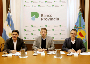 Marinucci junto a Cuattromo del BAPRO y Balasini de Provincia NET.