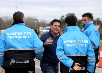 El Ministro Marinucci junto al personal de Seguridad Vial bonaerense.