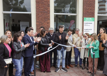 Marinucci junto a Ghi, Correa, Gambaro y autoridades de Morón.
