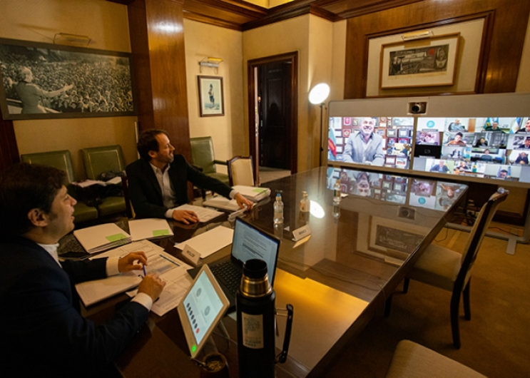 Kicillof y López en teleconferencia con intendentes.