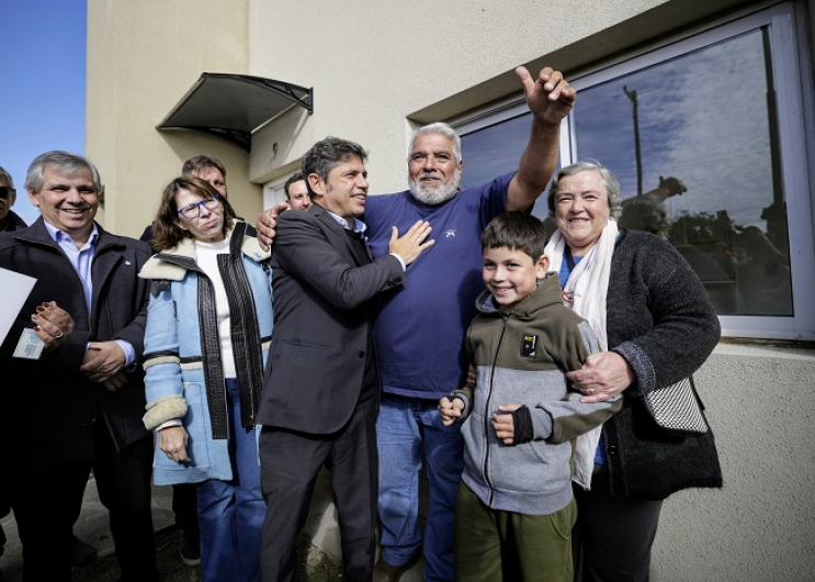 Kicillof entregó viviendas y escrituras a familias de Chivilcoy