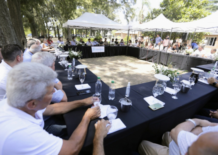 Kicillof se reunió con empresarios y representantes sindicales