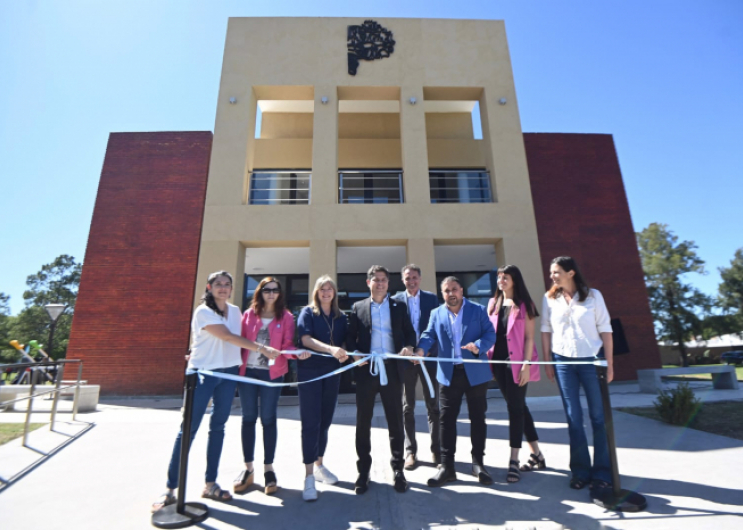 Kicillof inauguró la Casa de la Provincia en Colón