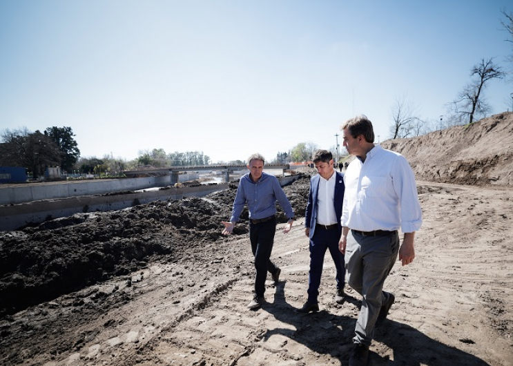 Kicillof recorrió obras hidráulicas en los municipios de Luján y Mercedes