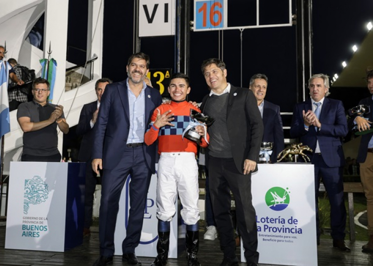 Kicillof asistió al Gran Premio Internacional Dardo Rocha en el Hipódromo de La Plata