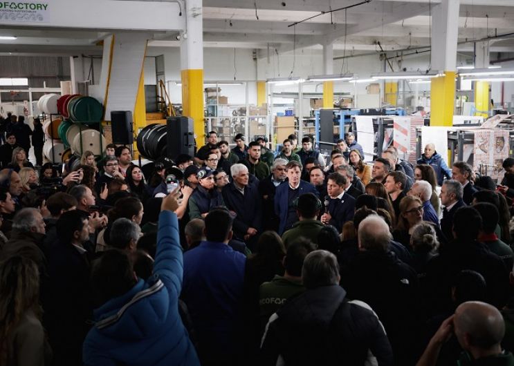 Kicillof se reunió con trabajadores y empresarios pymes