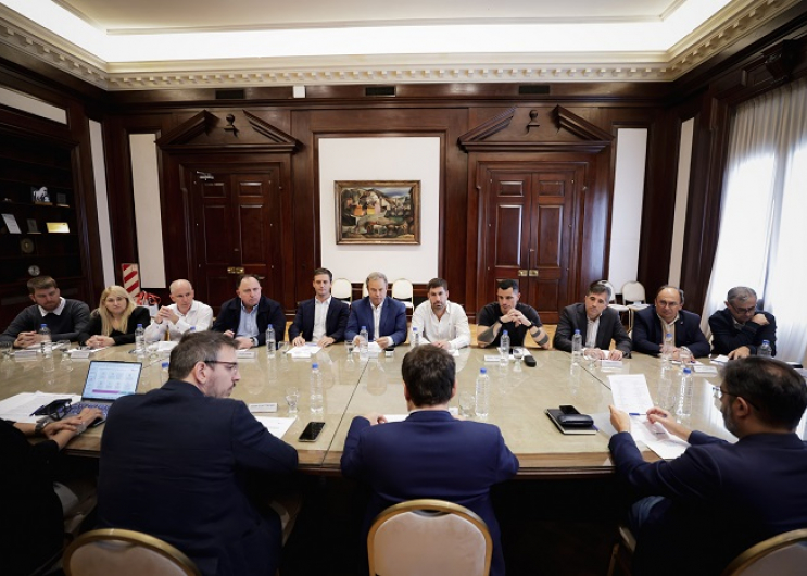 Kicillof y Cuattromo firmaron convenios con municipios para la compra de bienes de capital