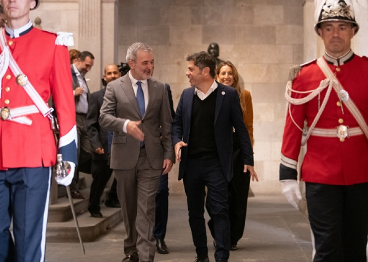 Kicillof se reunió con el alcalde de Barcelona