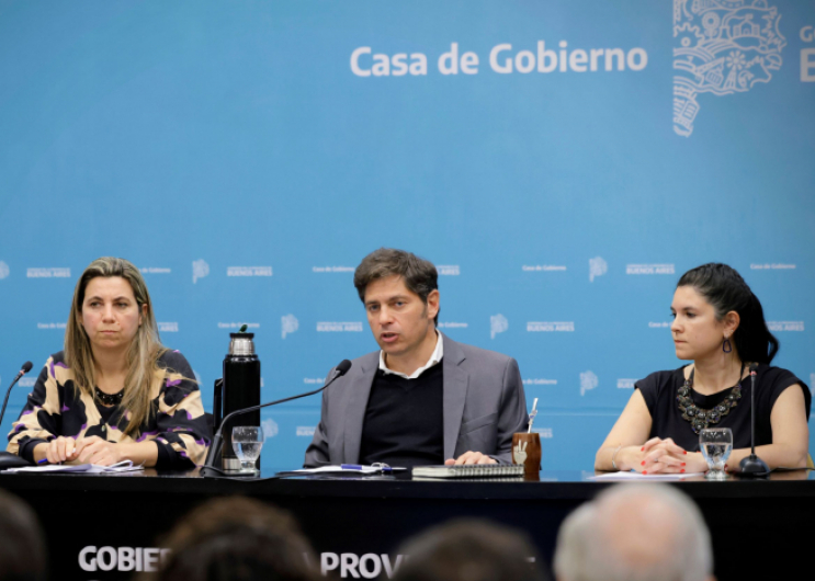 Kicillof junto a Calmels y Navarro.