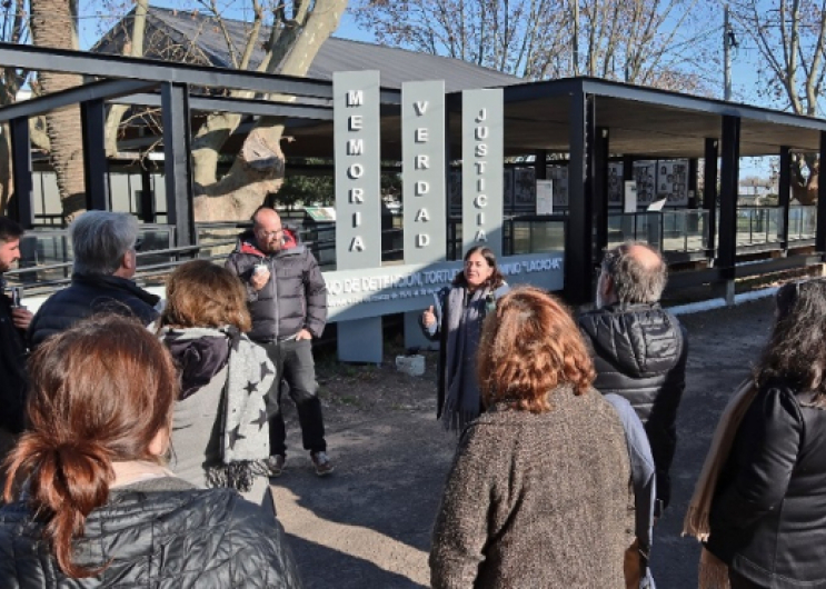 SOBREVIVIENTES Y FAMILIARES VISITARON EL ESPACIO DE MEMORIA “LA CACHA”