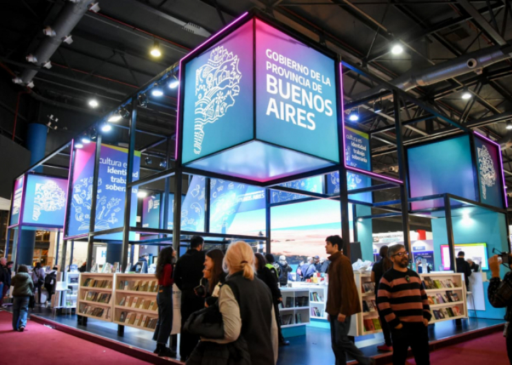 Presentación de la Colección Versos Aparecidos en la Feria del Libro
