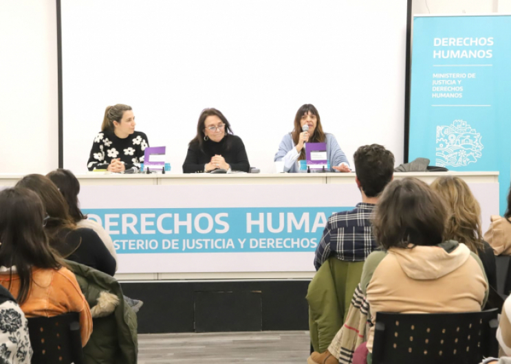 Derechos Humanos presentó un libro sobre prácticas de acompñamiento