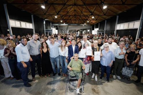 KICILLOF ENTREGÓ 700 ESCRITURAS A FAMILIAS DE AVELLANEDA