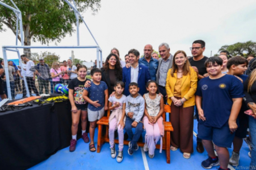 Inauguración de un playón deportivo en Berisso