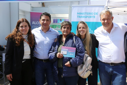 Marinucci, Cascallares y Botti junto a beneficiarios de PLM de Brown.