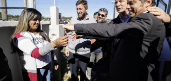 El Gobernador en la entrega de viviendas