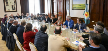 Kicillof y Cuattromo firmaron convenios de leasing con municipios para la compra de bienes de capital