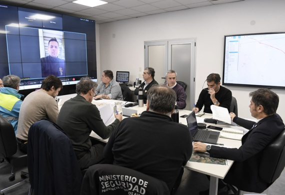 Kicillof se reunió con el comité de emergencia para analizar el despliegue de la asistencia tras el temporal